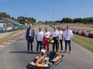 Grande première mondiale : deux pilotes non-voyants étaient en piste au volant d’un kart