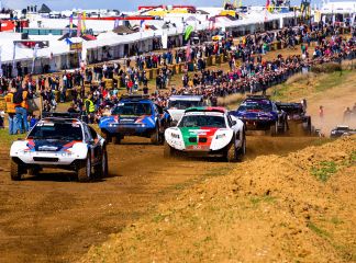 60 voitures de course alignées au départ de la 33ème édition !
